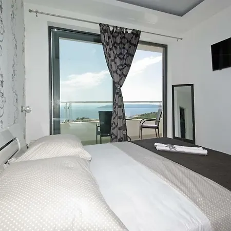 Semesterbostad Nera *