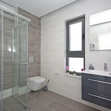 Semesterbostad Nera *